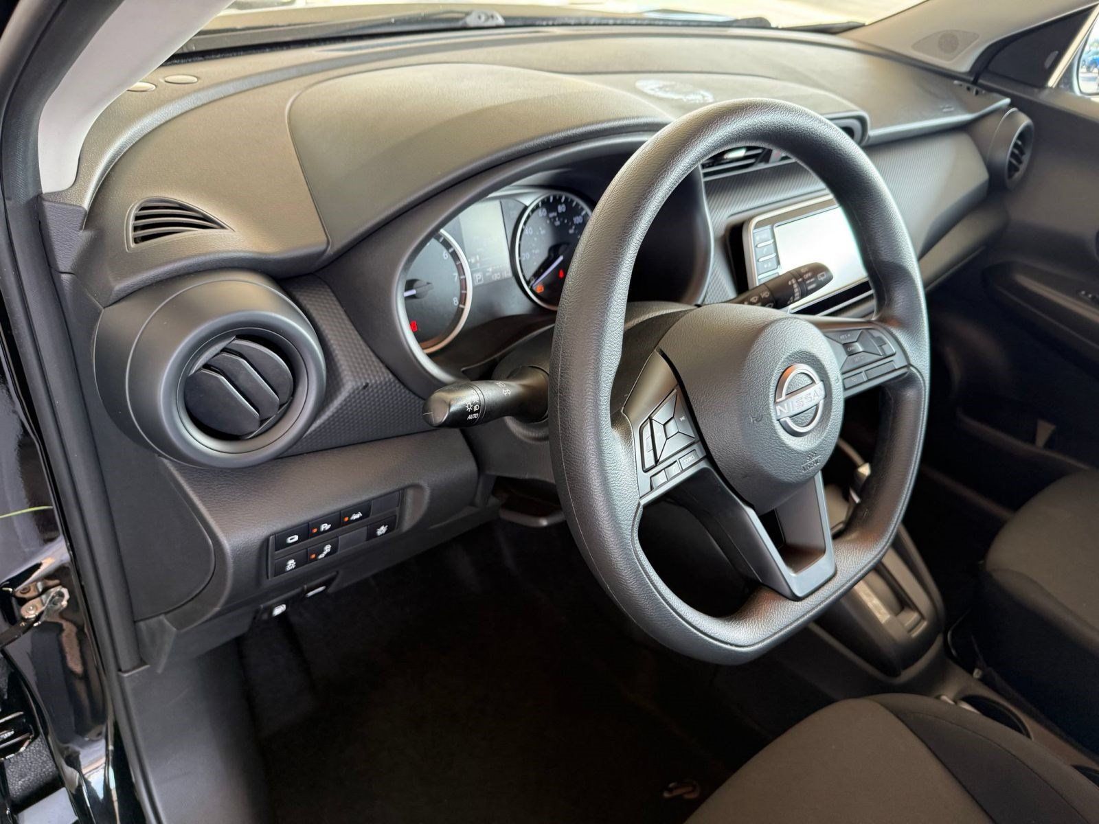 Used 2025 Nissan Kicks Play S FWD image 3
