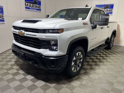 Used 2025 Chevrolet Silverado 2500 Custom w/ Custom Value Package AWD/4WD image 11