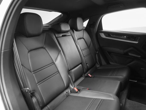 Certified 2024 Porsche Cayenne Coupe AWD/4WD image 23