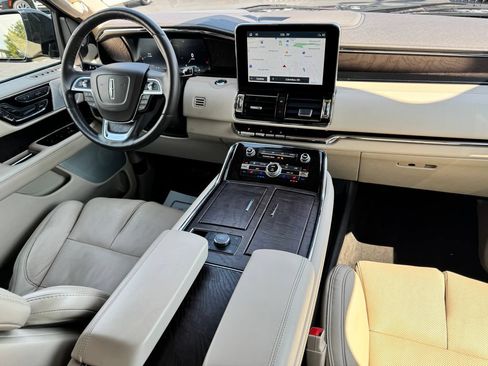 Used 2021 Lincoln Navigator Reserve w/ Luxury Package AWD/4WD image 12