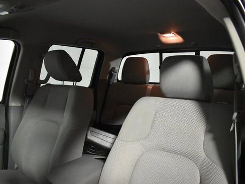 Used 2020 Nissan Frontier SV w/ Midnight Edition Floor Mats image 10