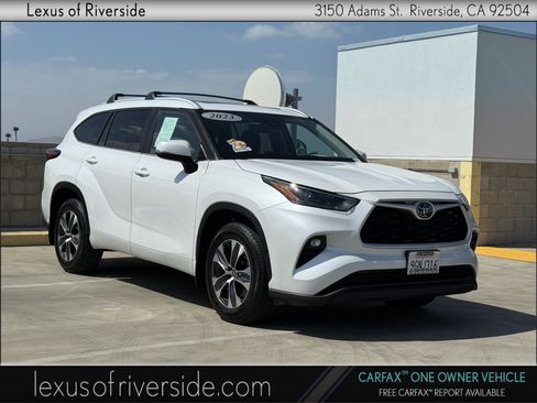 Used 2023 Toyota Highlander XLE FWD image 1