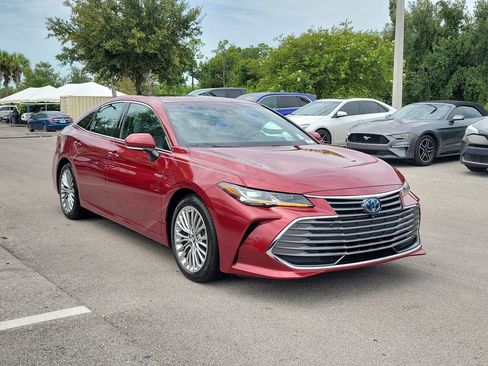 Used 2019 Toyota Avalon Limited w/ Advanced Safety Package FWD image 3