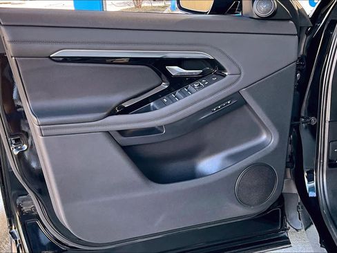 Used 2020 Land Rover Range Rover Evoque SE image 21