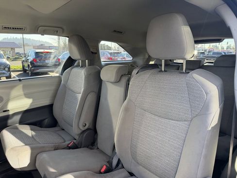 Used 2021 Toyota Sienna LE image 27
