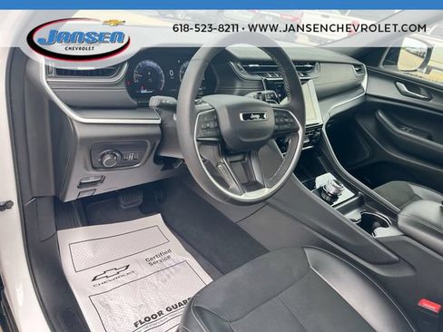 Used 2025 Jeep Grand Cherokee Altitude AWD/4WD image 10