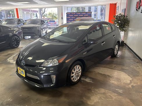 Used 2014 Toyota Prius image 3