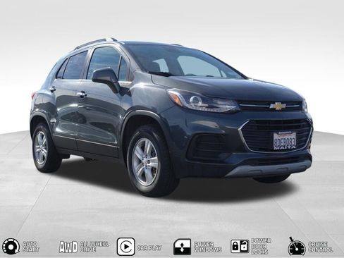 Used 2018 Chevrolet Trax LT w/ LT Convenience Package image 1