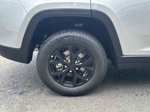 New 2026 Jeep Grand Cherokee Altitude RWD image 18