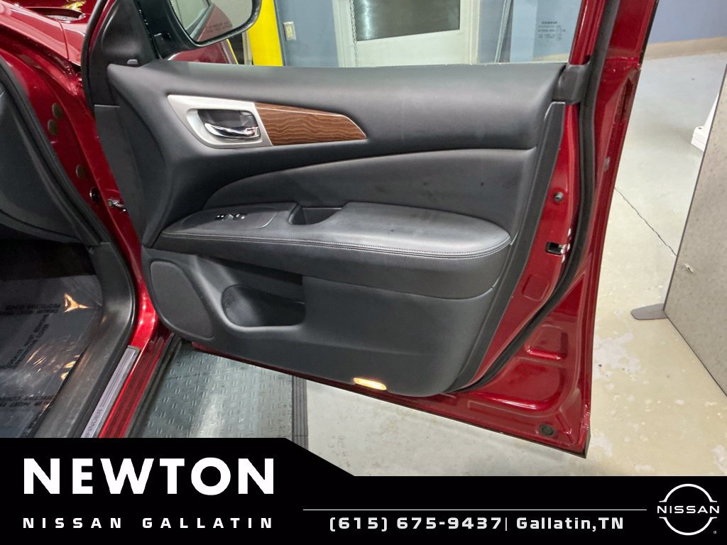Used 2020 Nissan Pathfinder Platinum AWD/4WD image 39