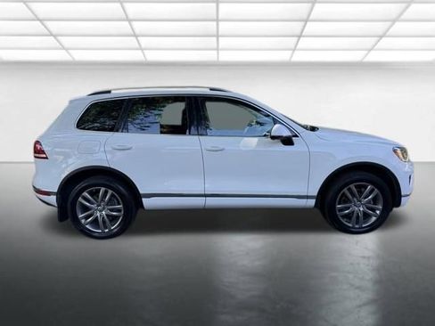 Used 2015 Volkswagen Touareg Sport AWD/4WD image 4