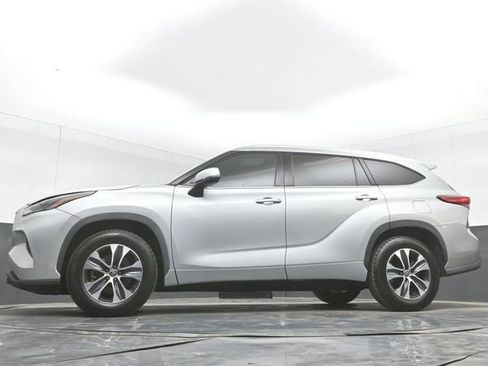 Used 2021 Toyota Highlander XLE FWD image 49