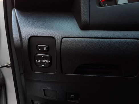 Used 2010 Toyota Camry XLE FWD image 12