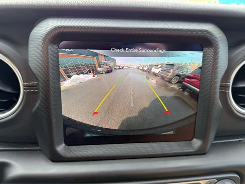 Used 2023 Jeep Wrangler Sahara w/ Cold Weather Group image 17