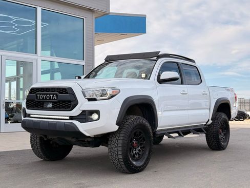 Used 2019 Toyota Tacoma TRD Off-Road image 18