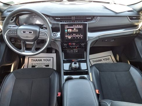 Used 2023 Jeep Grand Cherokee Altitude image 16