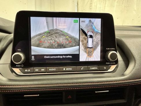Used 2025 Nissan Rogue SV AWD/4WD image 16