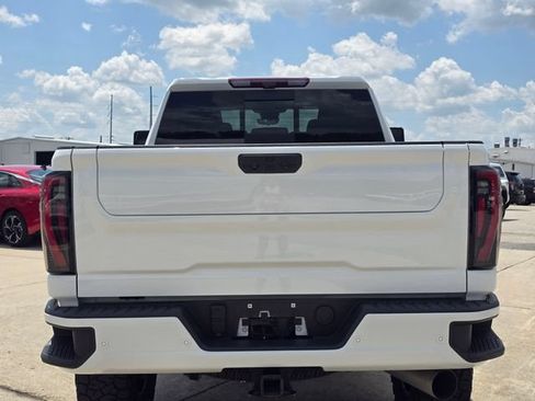 Used 2024 GMC Sierra 2500 AT4 w/ AT4 Premium Plus Package AWD/4WD image 4