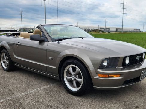 Used 2005 Ford Mustang GT RWD image 6