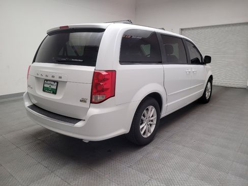 Used 2016 Dodge Grand Caravan SXT image 9