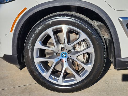 Used 2025 BMW X5 xDrive50e image 9