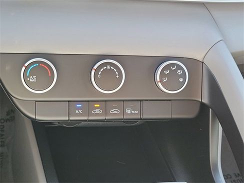 Used 2025 Hyundai Elantra SE image 10