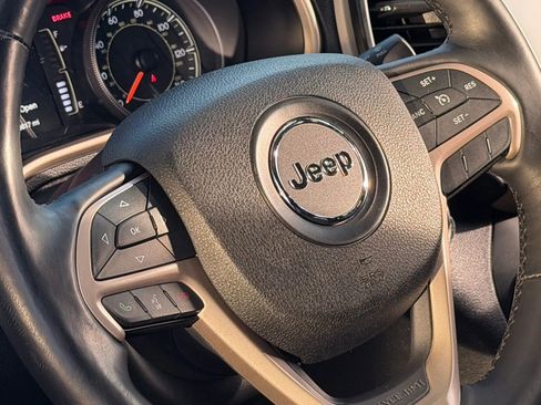 Used 2015 Jeep Cherokee Latitude w/ Cold Weather Group AWD/4WD image 32