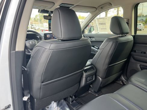 New 2026 Nissan Pathfinder SL image 18