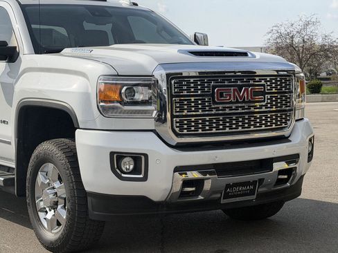Used 2018 GMC Sierra 3500 Denali w/ Duramax Plus Package image 18