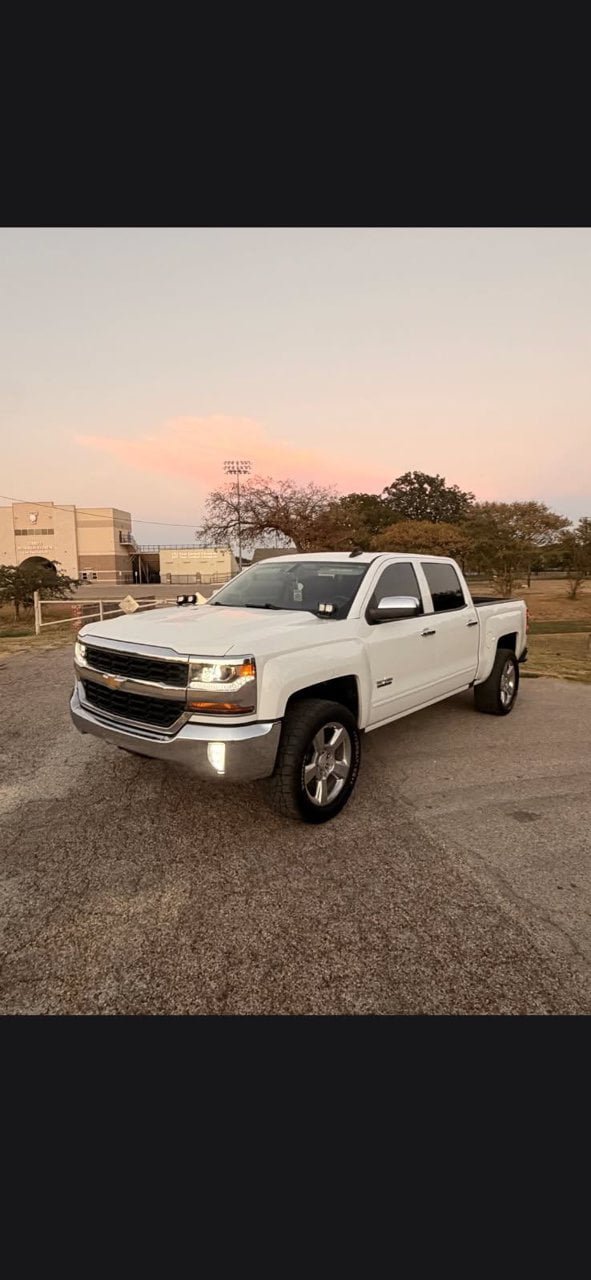 Used 2018 Chevrolet Silverado 1500 LT w/ Texas Edition RWD image 6