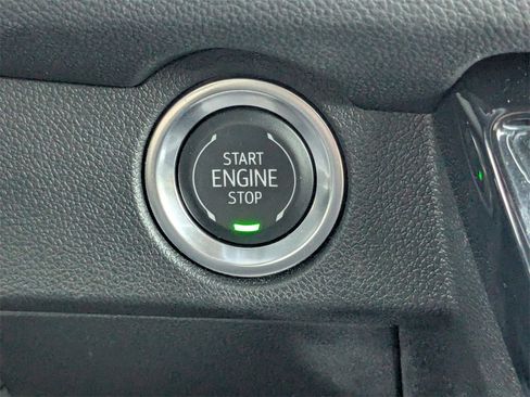 Certified 2025 Chevrolet Traverse LT image 24