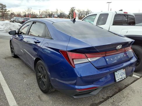 Used 2023 Hyundai Elantra SEL w/ Cargo Package image 3