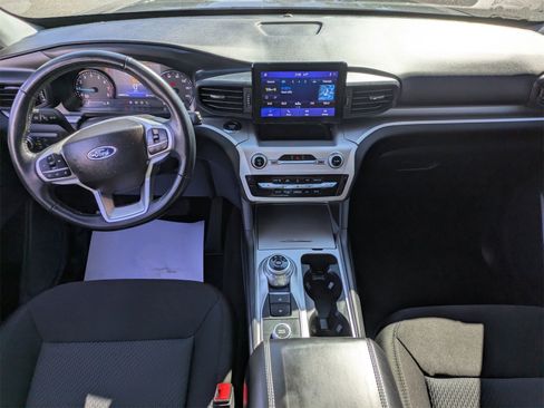 Used 2022 Ford Explorer XLT image 17