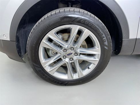 Used 2017 Ford Explorer Limited w/ Equipment Group 301A AWD/4WD image 31