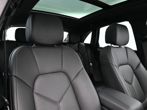 Certified 2026 Porsche Macan AWD/4WD image 32