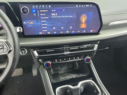 Used 2024 Chevrolet Traverse LT w/ LPO, Floor Liner Package FWD image 21