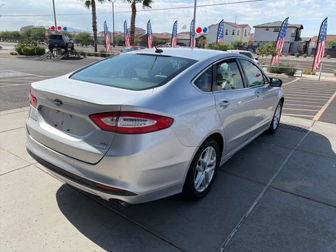 Used 2014 Ford Fusion SE w/ Equipment Group 202A FWD image 6