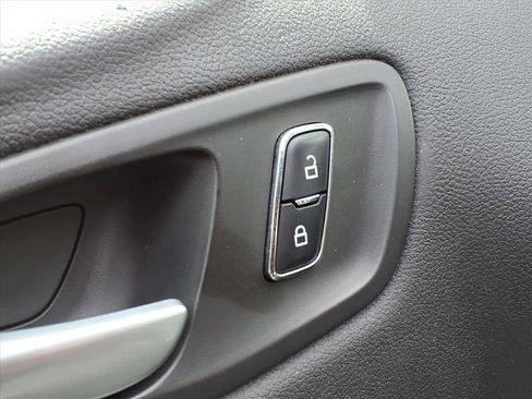 Used 2015 Ford Escape SE w/ SE Chrome Package image 16