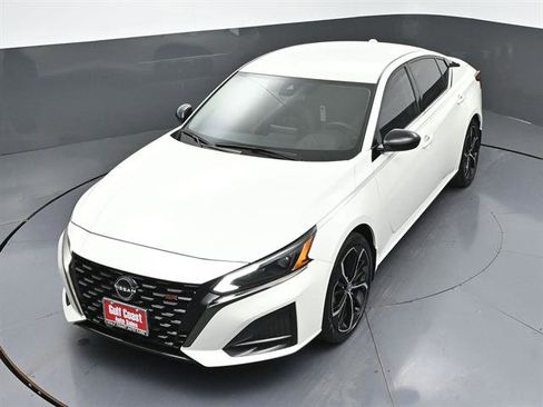 Used 2025 Nissan Altima 2.5 SR image 36