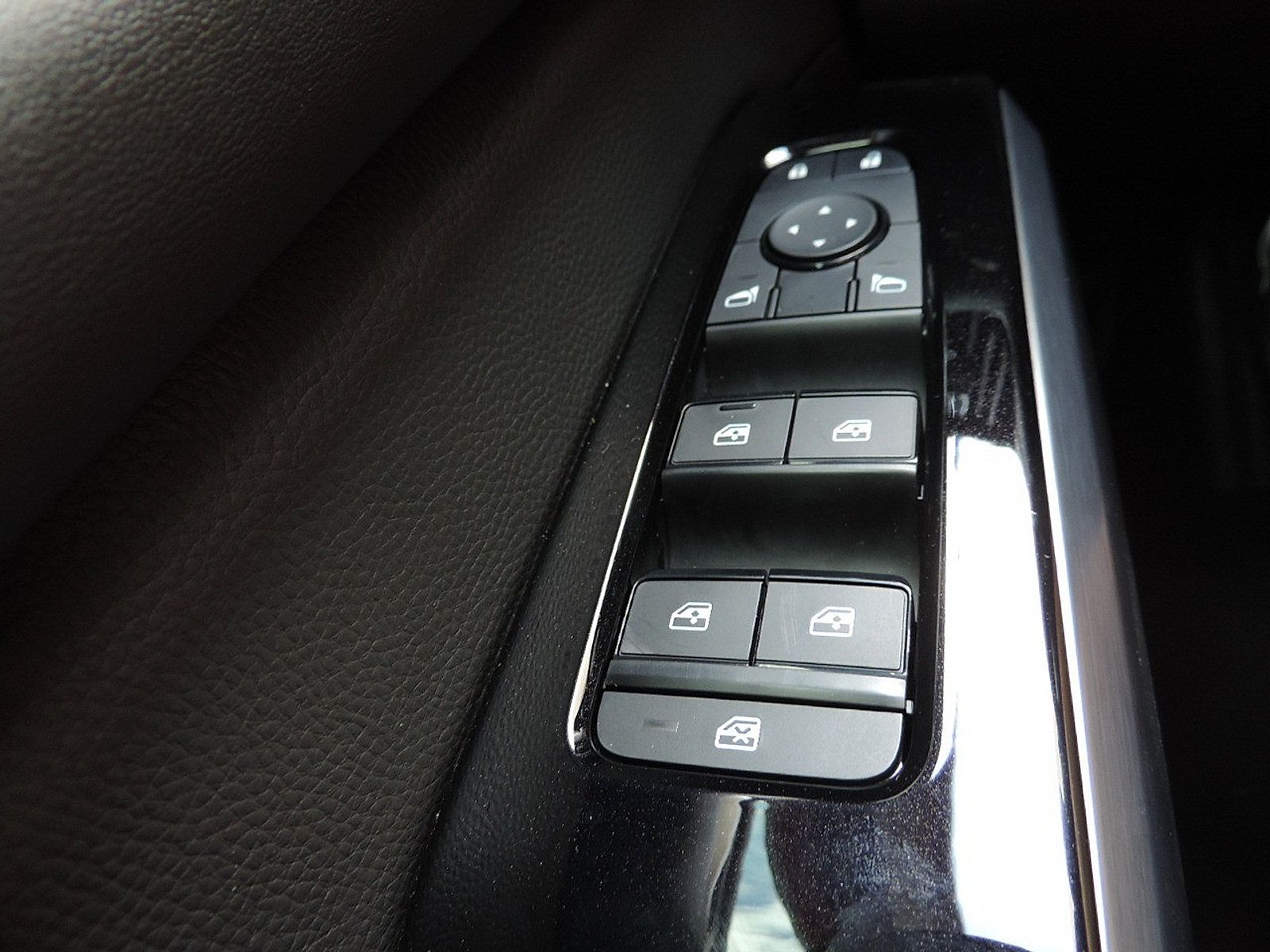 Used 2023 Nissan Pathfinder SL FWD image 22