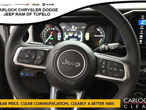 Used 2025 Jeep Wrangler Unlimited Sahara AWD/4WD image 14