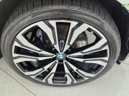 Used 2024 BMW X7 xDrive40i w/ M Sport Package AWD/4WD image 62