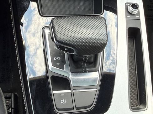 Used 2023 Audi Q5 e Premium Plus w/ Premium Plus Package AWD/4WD image 19