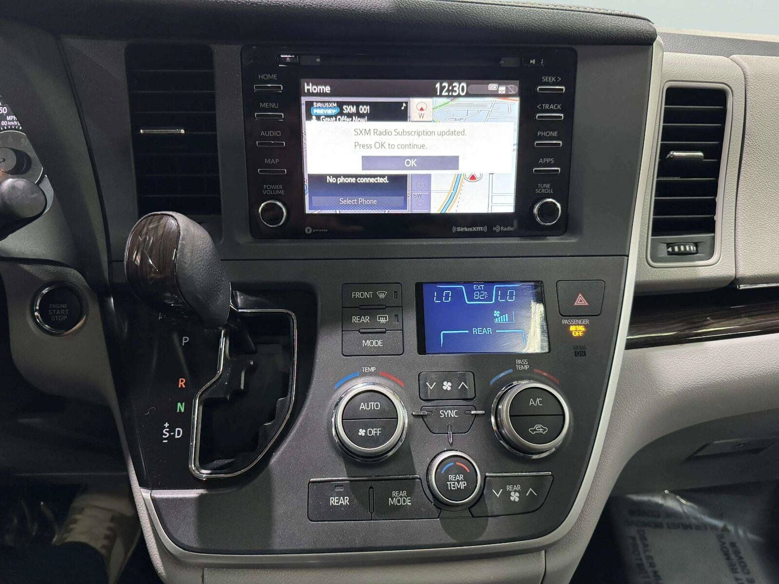 Used 2020 Toyota Sienna XLE Premium FWD image 33