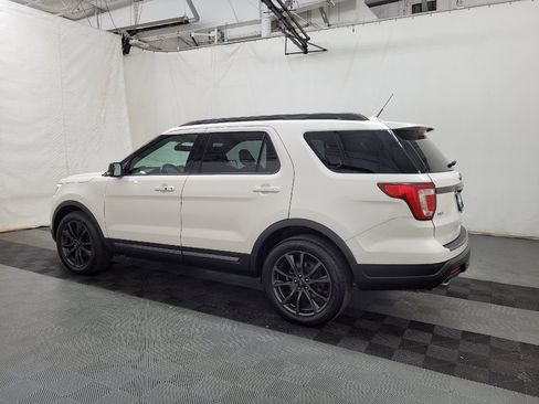 Used 2018 Ford Explorer XLT w/ Equipment Group 202A AWD/4WD image 3