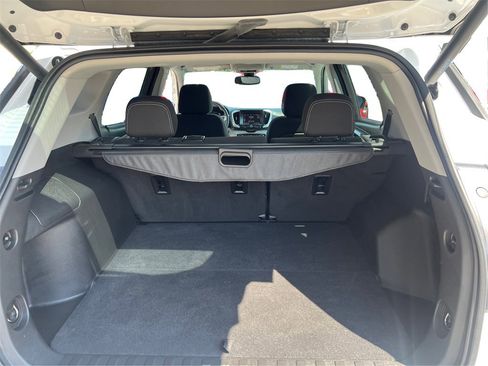 Used 2023 GMC Terrain SLE w/ Driver Convenience Package image 13