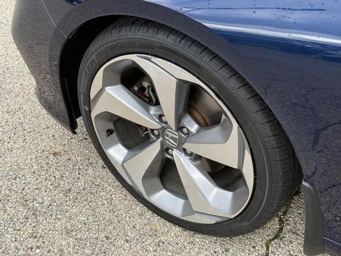 Used 2018 Honda Accord Touring image 10