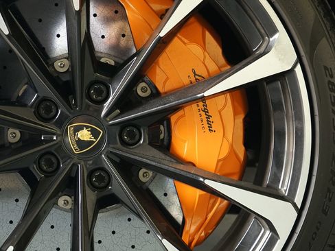 Used 2021 Lamborghini Urus image 33