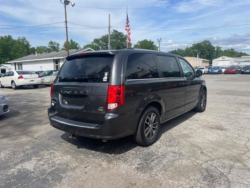 Used 2017 Dodge Grand Caravan SXT w/ Driver Convenience Group FWD image 5