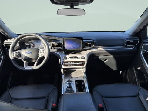 Used 2023 Ford Explorer XLT image 18